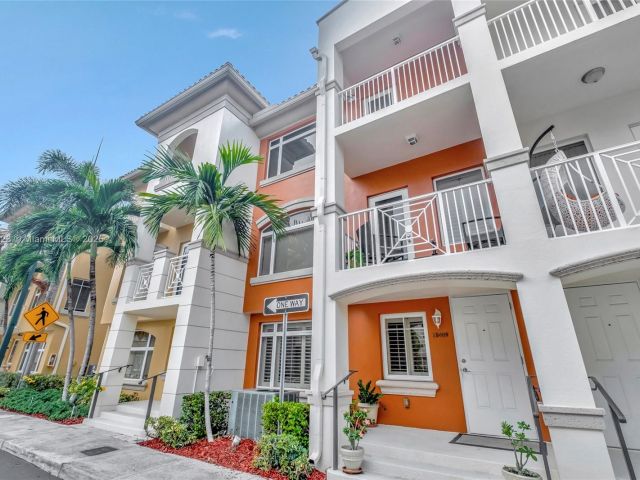 Продажа дома по адресу 18409 NE 27th Ct 156 - фото 6671812