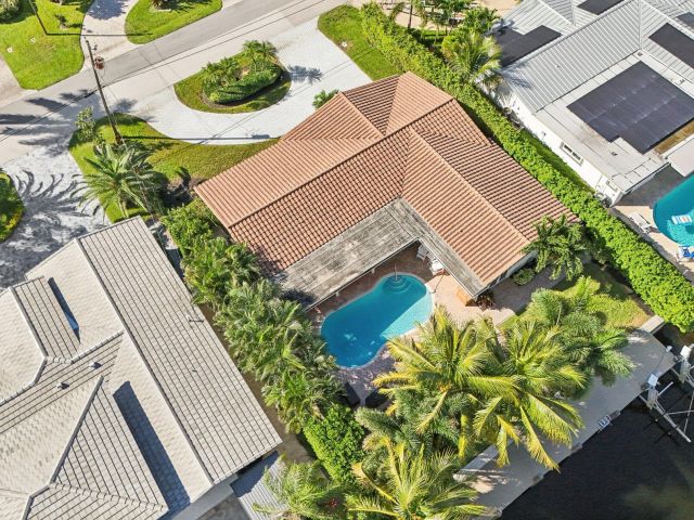 Продажа дома по адресу 2731 NE 5th Street - фото 6704043