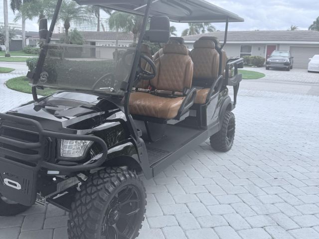 Продажа дома по адресу 2731 NE 5th Street - фото 6704046