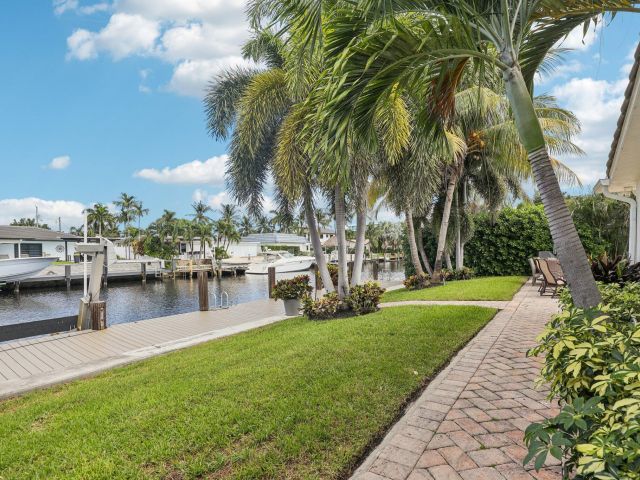 Продажа дома по адресу 2731 NE 5th Street - фото 6704050