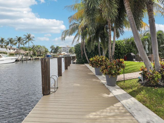 Продажа дома по адресу 2731 NE 5th Street - фото 6704053