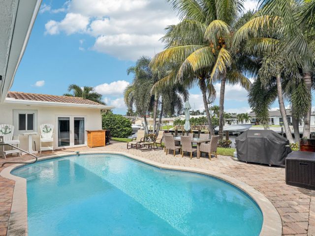 Продажа дома по адресу 2731 NE 5th Street - фото 6704055