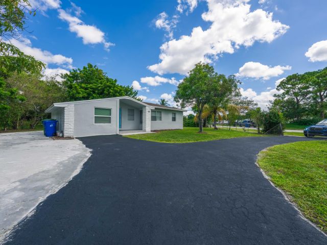 Дом в аренду по адресу 150 Kentucky Avenue - фото 6822724