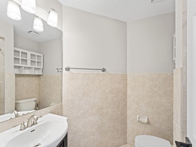 Продажа дома по адресу 2022 Bonisle Circle - фото 6688253