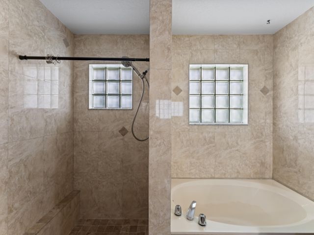 Продажа дома по адресу 2022 Bonisle Circle - фото 6688265