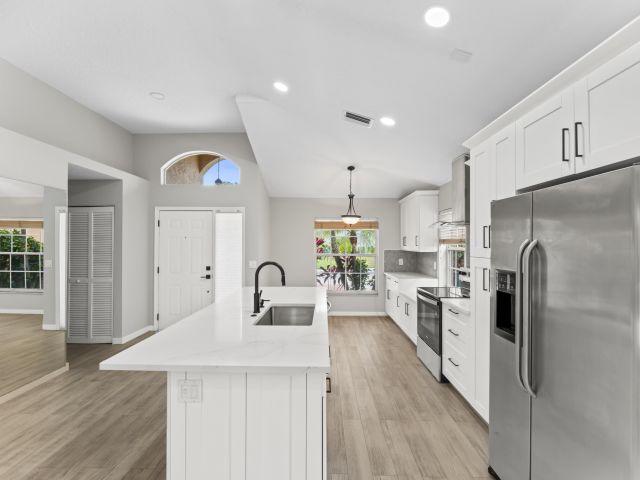 Продажа дома по адресу 2022 Bonisle Circle - фото 6688267