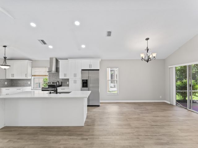 Продажа дома по адресу 2022 Bonisle Circle - фото 6688270