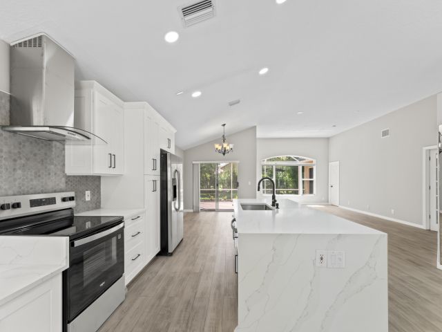 Продажа дома по адресу 2022 Bonisle Circle - фото 6688272