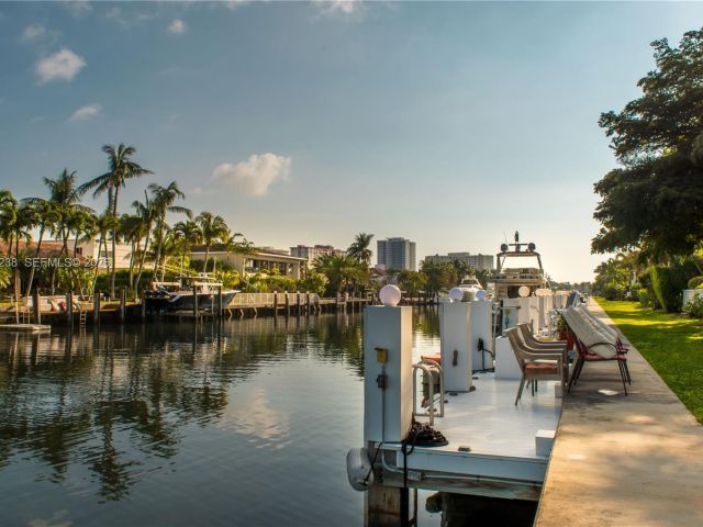 Продажа дома по адресу 3705 NE 214 St 13 - фото 7476483