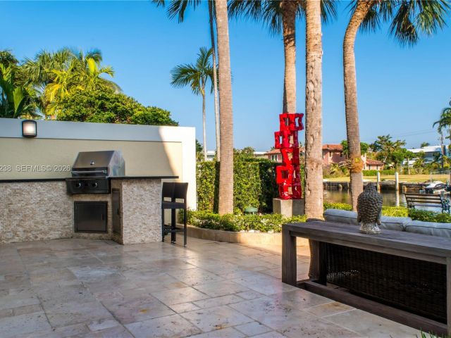 Продажа дома по адресу 3705 NE 214 St 13 - фото 7476484