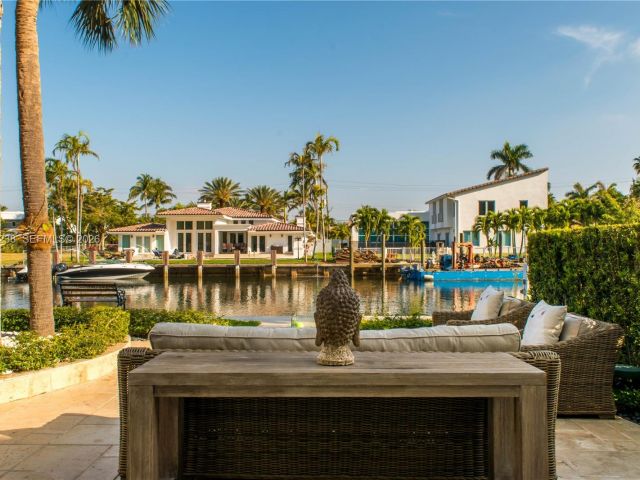 Продажа дома по адресу 3705 NE 214 St 13 - фото 7476485