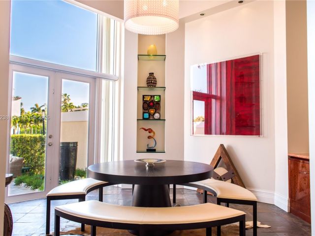 Продажа дома по адресу 3705 NE 214 St 13 - фото 7476486