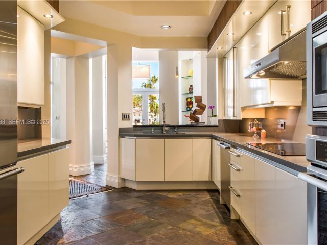 Продажа дома по адресу 3705 NE 214 St 13 - фото 7476489