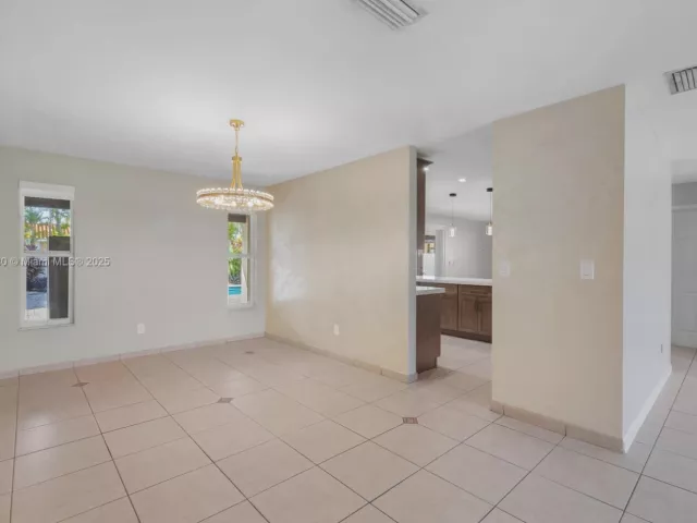 Дом в аренду по адресу 14020 SW 38th St - фото 6672212