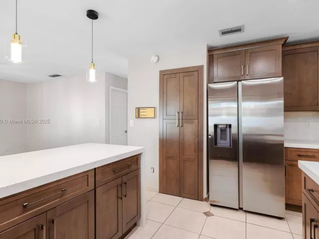 Дом в аренду по адресу 14020 SW 38th St - фото 6672213