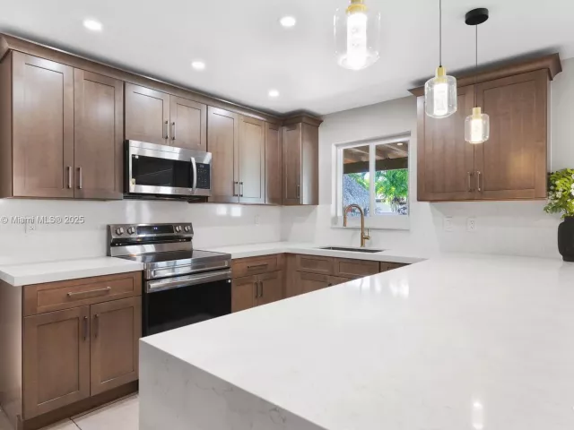 Дом в аренду по адресу 14020 SW 38th St - фото 6672214