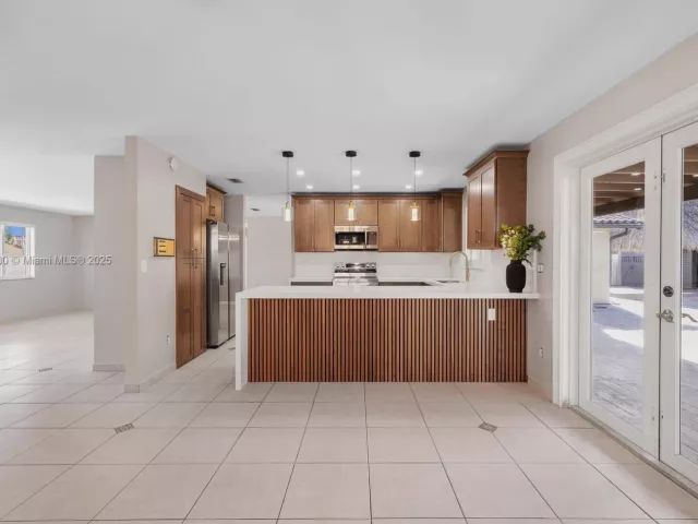 Дом в аренду по адресу 14020 SW 38th St - фото 6672215