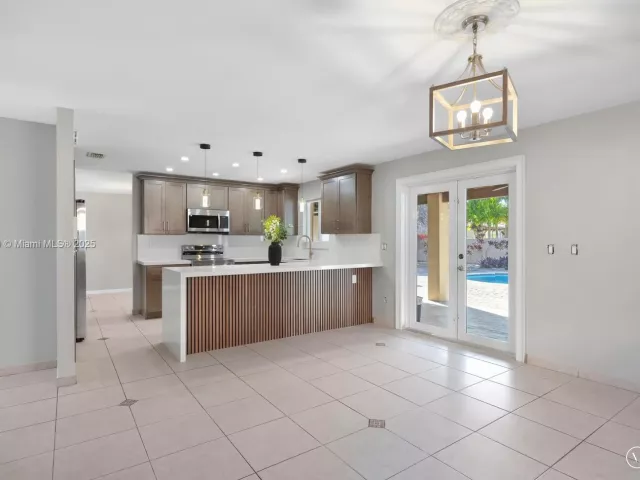 Дом в аренду по адресу 14020 SW 38th St - фото 6672216