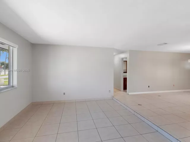 Дом в аренду по адресу 14020 SW 38th St - фото 6672218