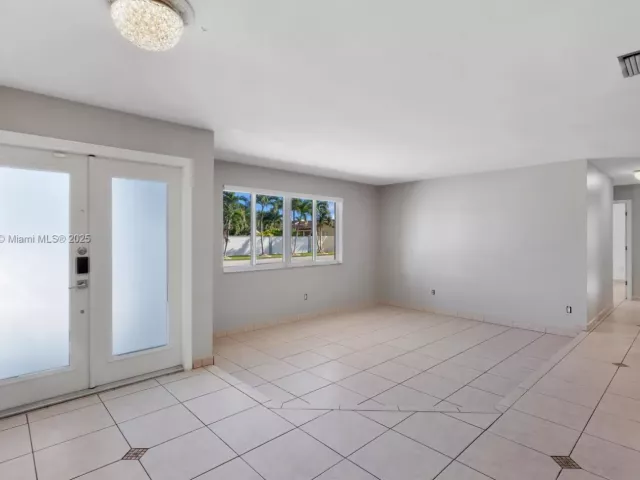 Дом в аренду по адресу 14020 SW 38th St - фото 6672220