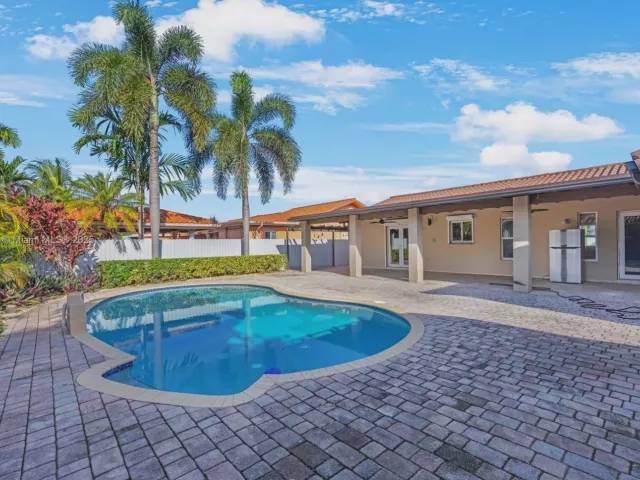 Дом в аренду по адресу 14020 SW 38th St - фото 6672203