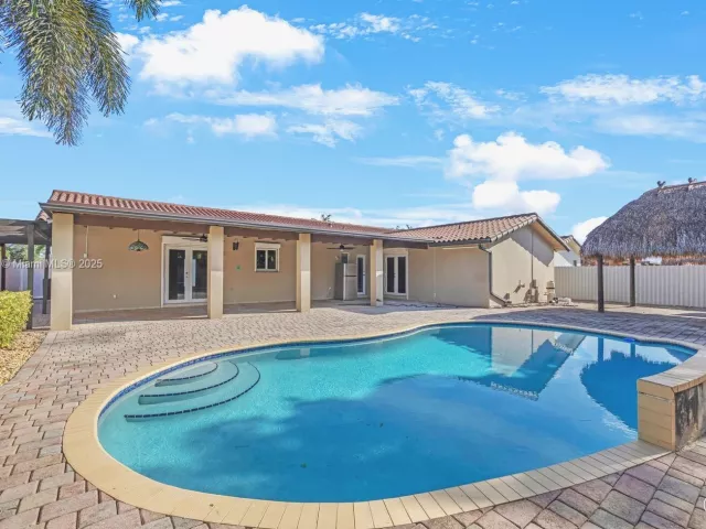 Дом в аренду по адресу 14020 SW 38th St - фото 6672202