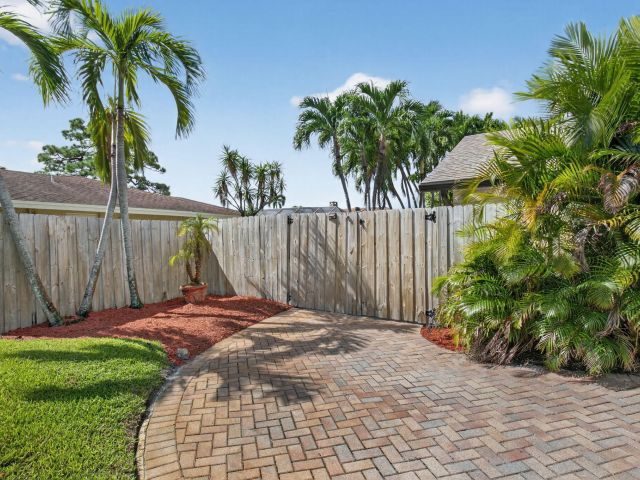 Продажа дома по адресу 17705 Maplewood Drive - фото 6688939