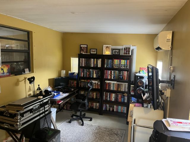 Продажа дома по адресу 621 SW 68th Avenue - фото 6690024