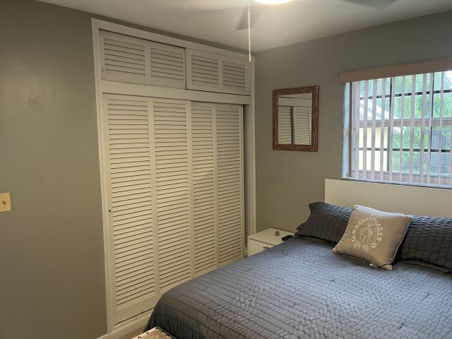 Продажа дома по адресу 621 SW 68th Avenue - фото 6690027