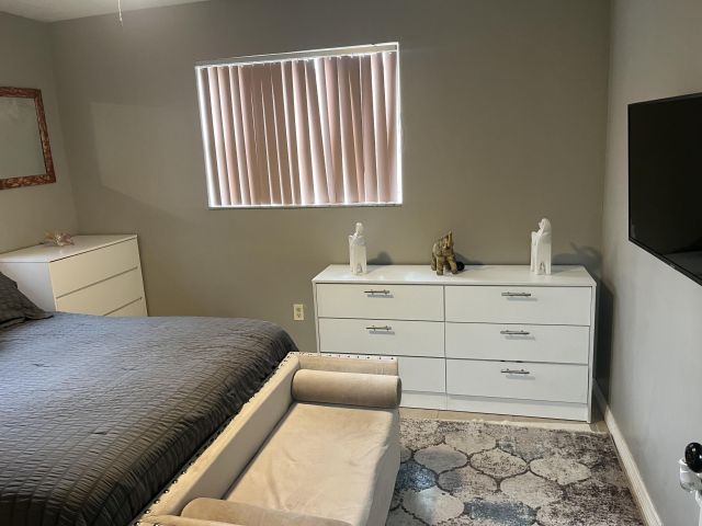 Продажа дома по адресу 621 SW 68th Avenue - фото 6690028