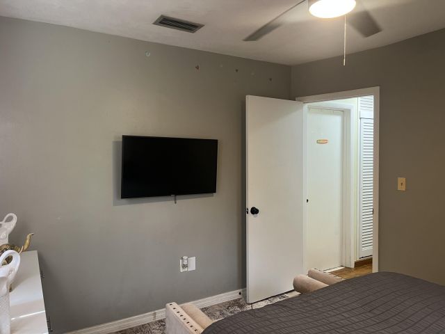 Продажа дома по адресу 621 SW 68th Avenue - фото 6690031