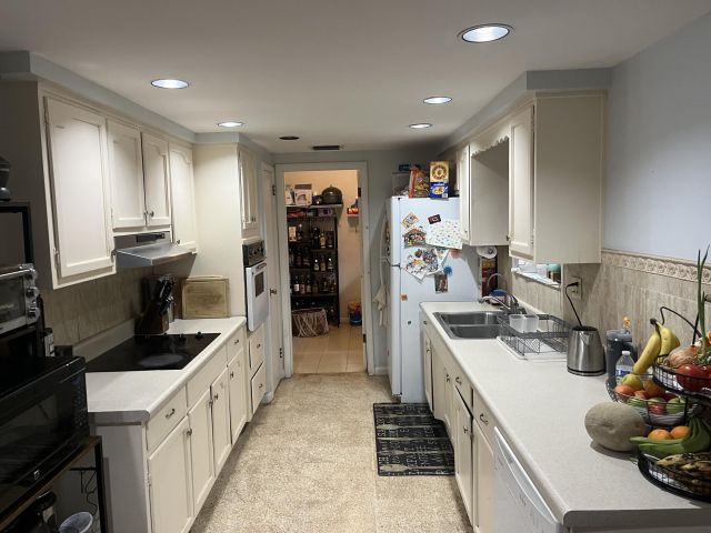 Продажа дома по адресу 621 SW 68th Avenue - фото 6690032