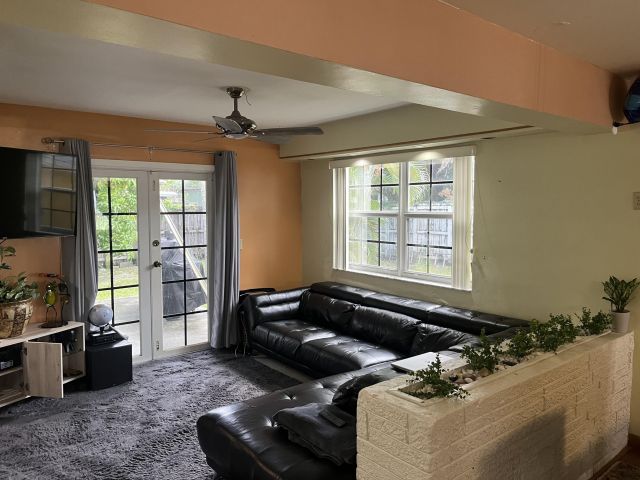 Продажа дома по адресу 621 SW 68th Avenue - фото 6690033