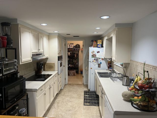 Продажа дома по адресу 621 SW 68th Avenue - фото 6690035