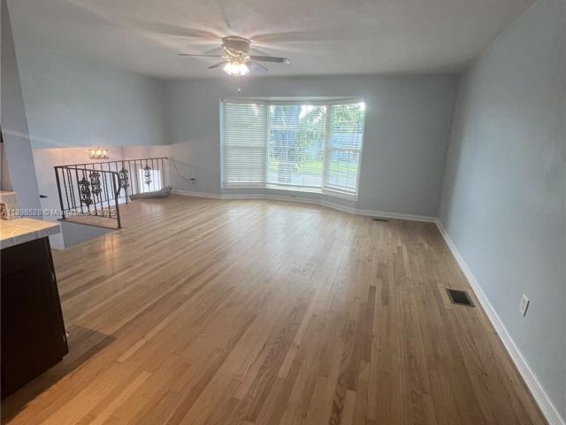 Дом в аренду по адресу 141 NW 72nd Way 1 - фото 7430749