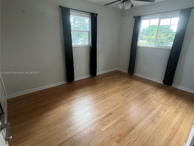 Дом в аренду по адресу 141 NW 72nd Way 1 - фото 7430756