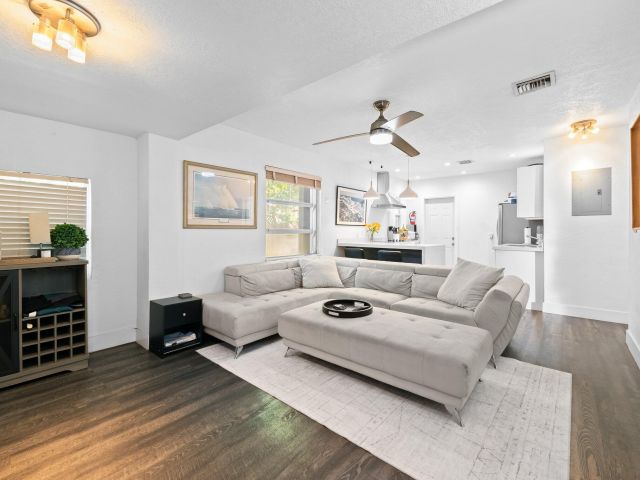 Продажа дома по адресу 1140 SW 9th Avenue - фото 6687557