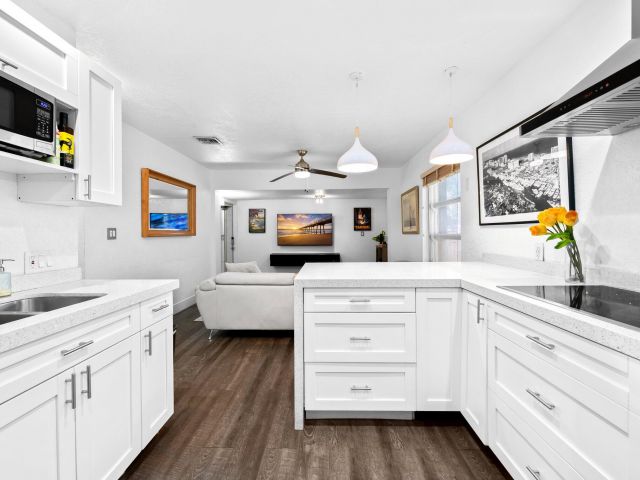 Продажа дома по адресу 1140 SW 9th Avenue - фото 6687559