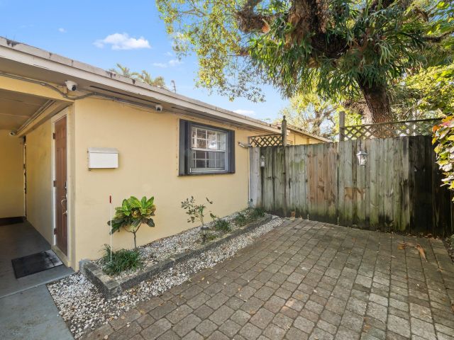 Дом в аренду по адресу 1140 SW 9th Avenue - фото 6687516