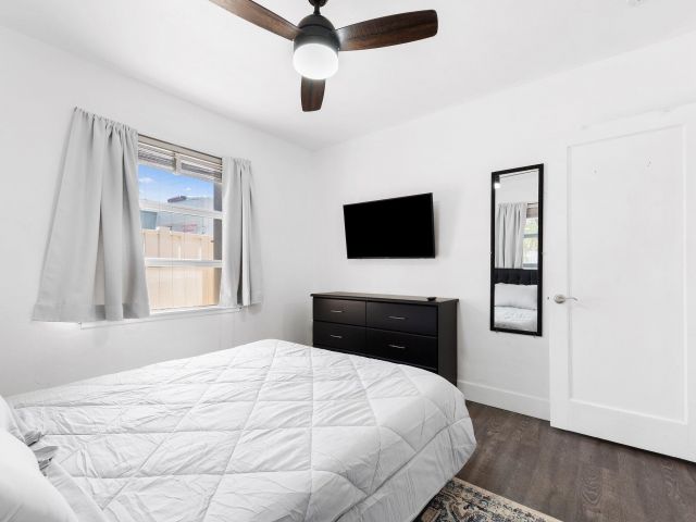 Дом в аренду по адресу 1140 SW 9th Avenue - фото 6687523