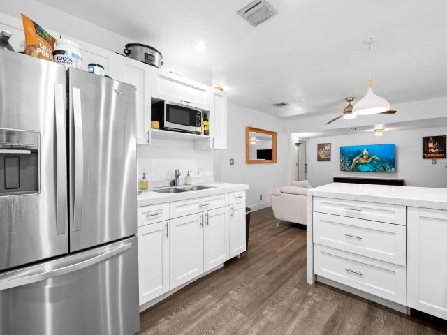 Дом в аренду по адресу 1140 SW 9th Avenue - фото 6687529