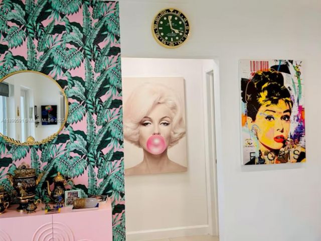 Дом в аренду по адресу 9240 Byron Ave - фото 6679982