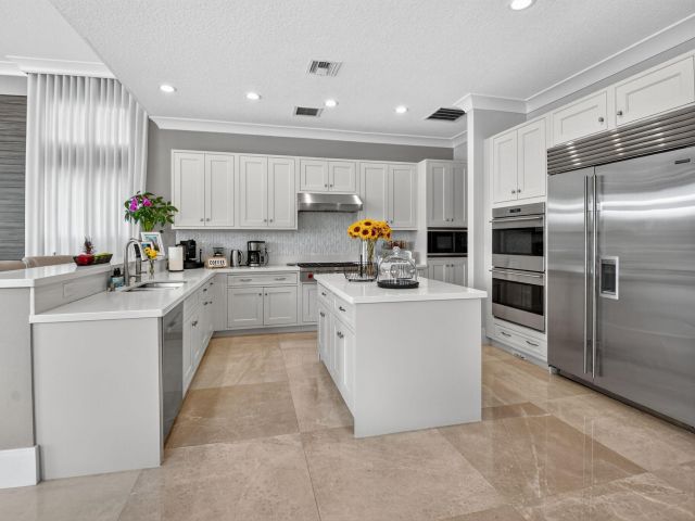 Дом в аренду по адресу 16892 Strasbourg Lane - фото 6676763