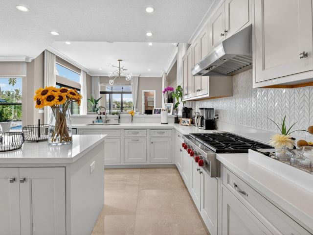 Дом в аренду по адресу 16892 Strasbourg Lane - фото 6676765