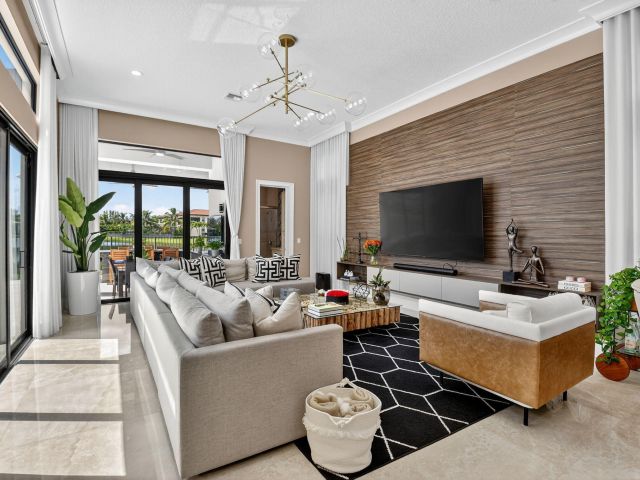 Дом в аренду по адресу 16892 Strasbourg Lane - фото 6676767