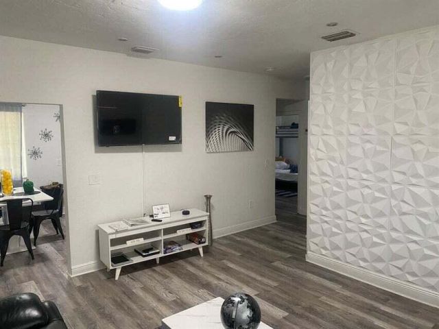 Дом в аренду по адресу 538 SW 7th Street - фото 6680878