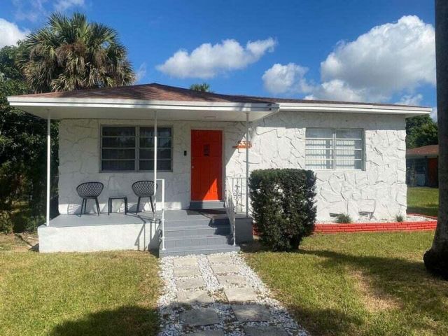 Дом в аренду по адресу 538 SW 7th Street - фото 6680882