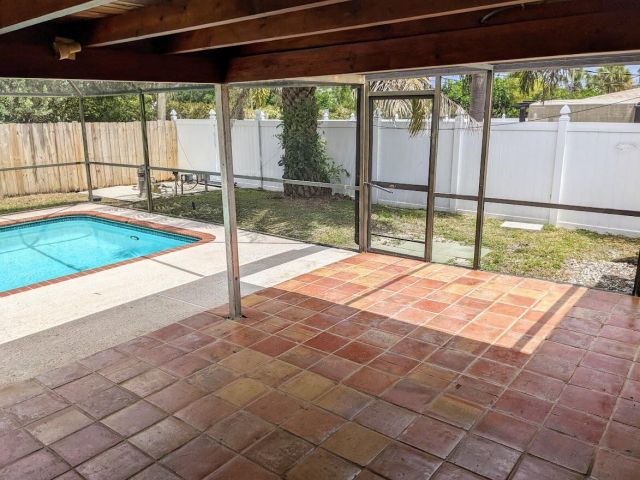 Продажа дома по адресу 299 NW 12th Street - фото 6703291