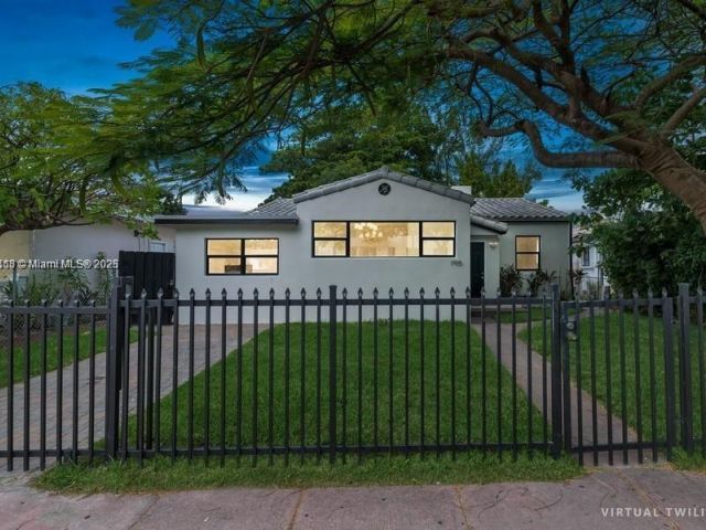 Продажа дома по адресу 1915 Normandy Drive - фото 7468448