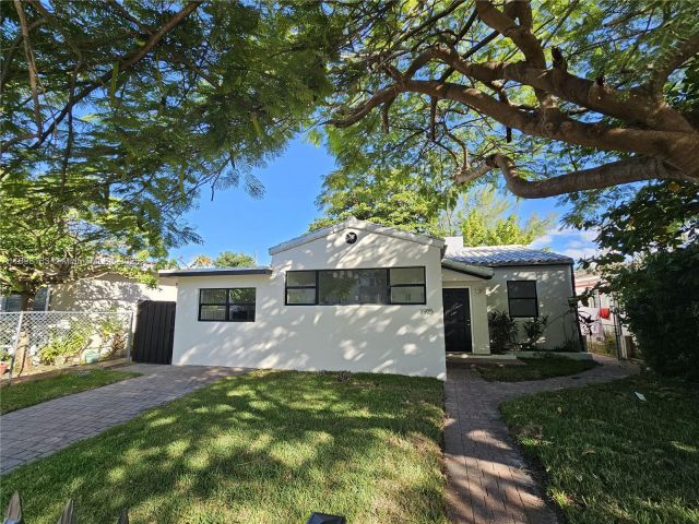 Продажа дома по адресу 1915 Normandy Drive - фото 7468451